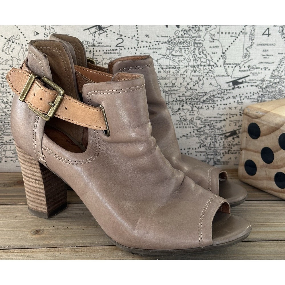 Clarks BOHO Buckled Heeled Shoes Women's Sz 6.5 Taupe Leather Office